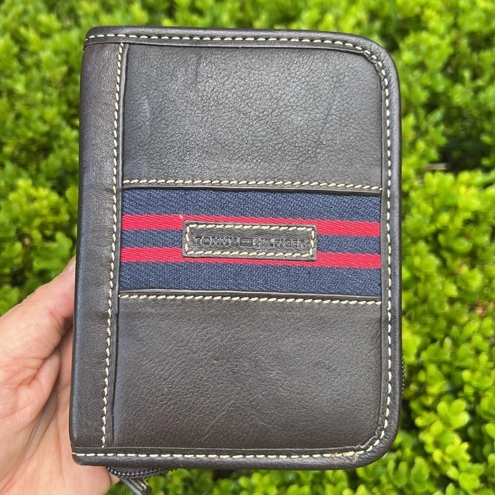 Tommy Hilfiger Men’s Grooming Kit in Leather Case